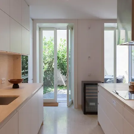 Flh Elegance With Pool & Parking - Non Touristic Apartment Lisbon