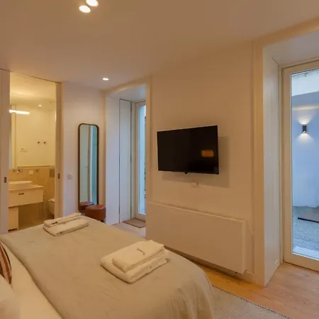 Flh Elegance With Pool & Parking - Non Touristic Apartment Lisbon